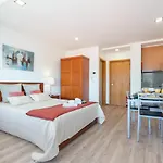 Bright Quiet Flats W/ Terrace